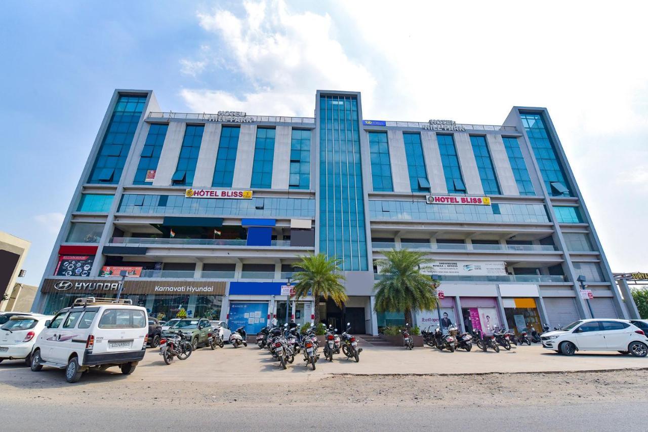Fabhotel Bliss Ahmedabad Bagian luar foto